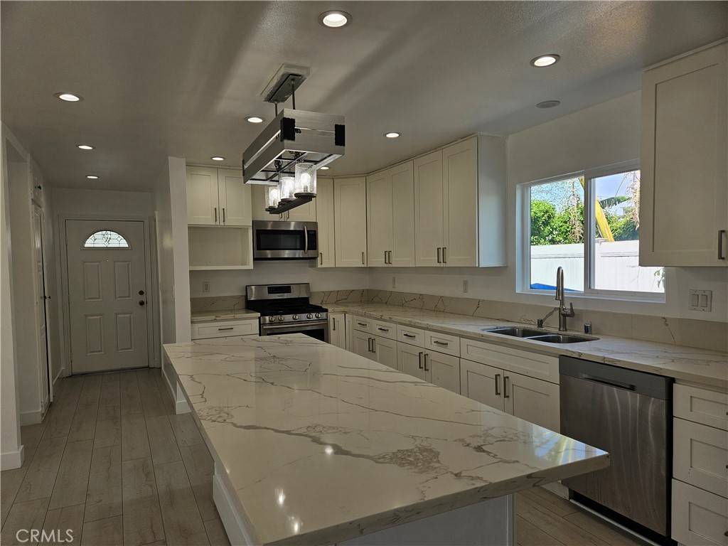 Reseda, CA 91335,7820 Lindley AVE