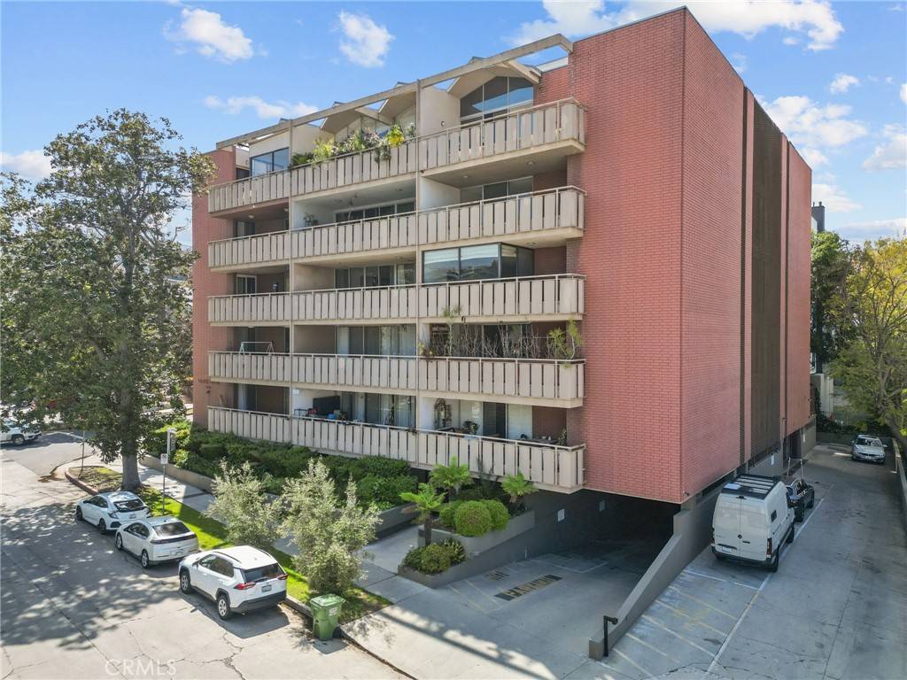 Los Angeles, CA 90024,11044 Ophir DR #304