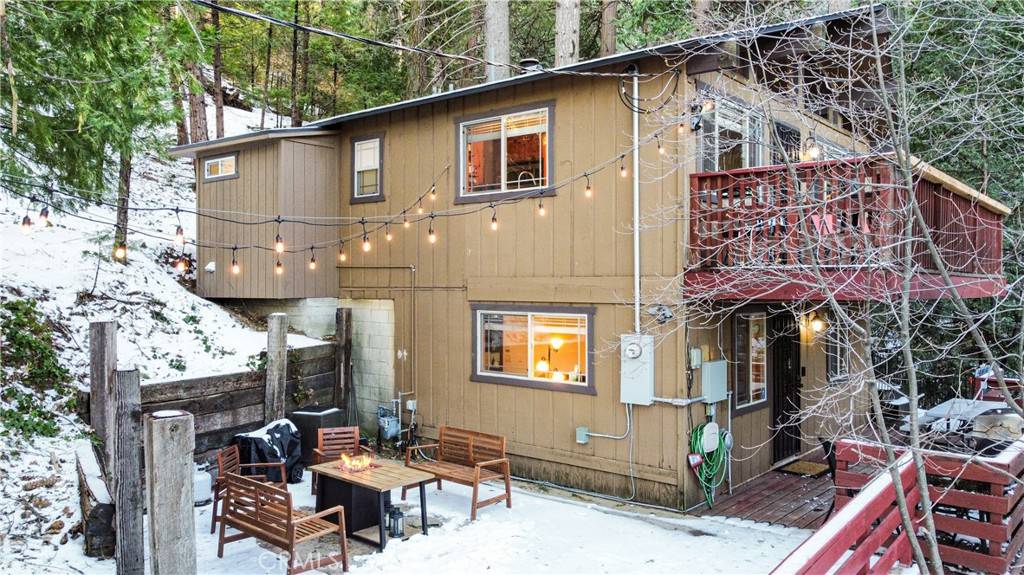 Crestline, CA 92325,24719 Valle DR