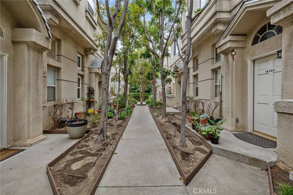 Granada Hills, CA 91344,15744 Devonshire ST