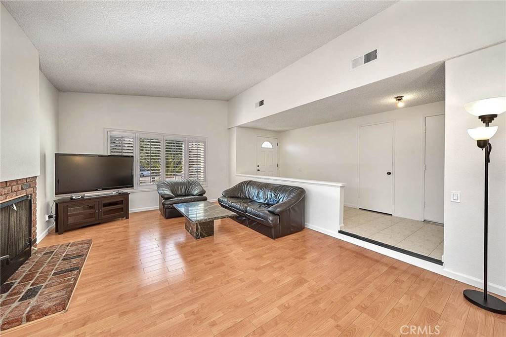 Chatsworth, CA 91311,20407 Lemarsh ST