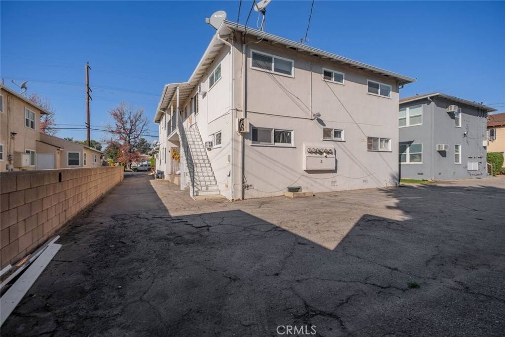 Van Nuys, CA 91411,5654 Kester AVE #4