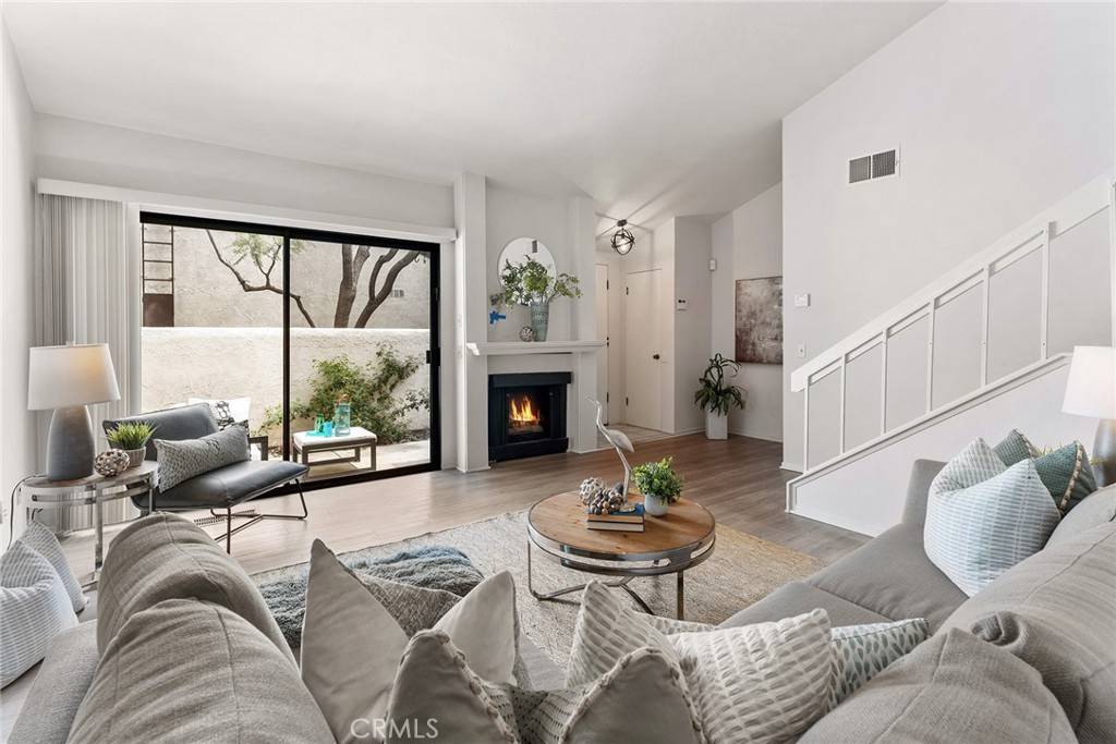 Woodland Hills, CA 91367,22259 1/4 Erwin ST