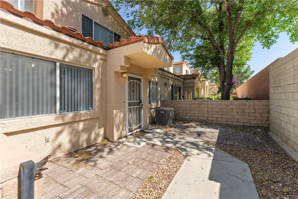 Lancaster, CA 93536,43445 30th ST W #2