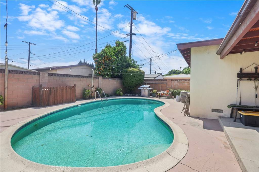 North Hollywood, CA 91605,12844 Elkwood ST