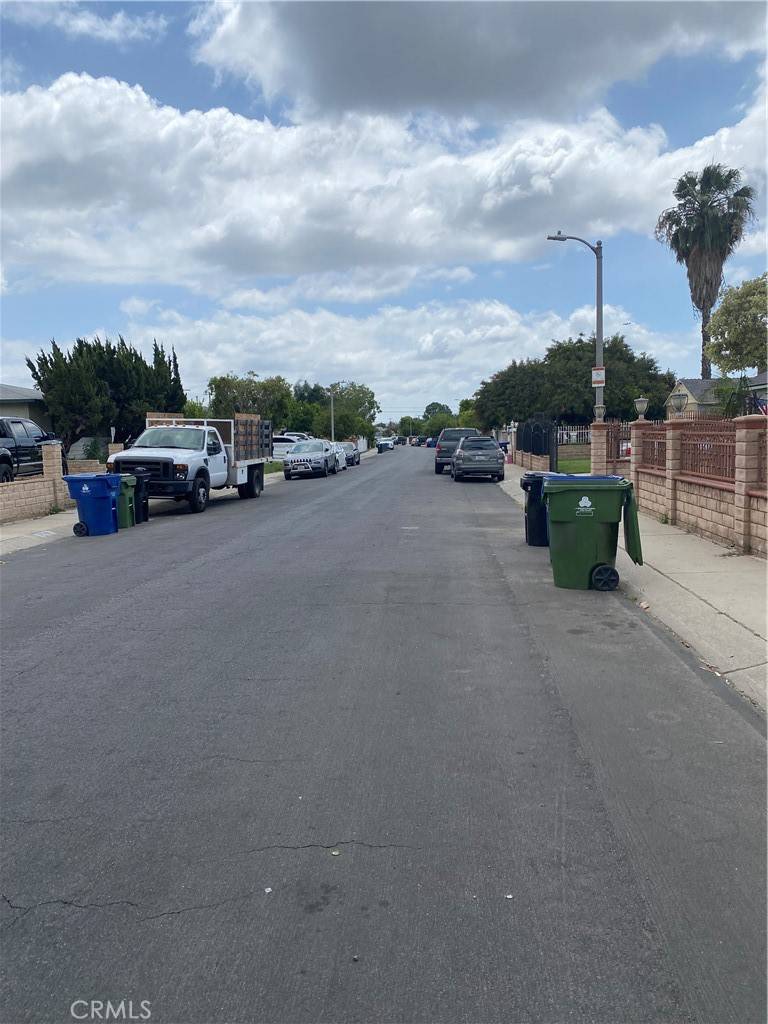 Panorama City, CA 91402,8849 Tyrone AVE