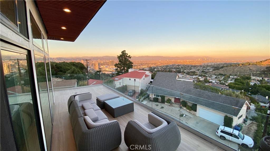 Culver City, CA 90232,7015 Wrightcrest DR