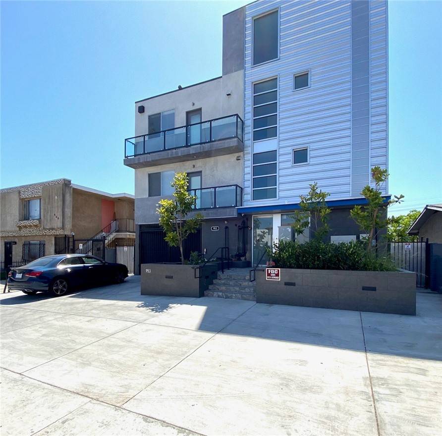 Los Angeles, CA 90029,953 N Normandie #305