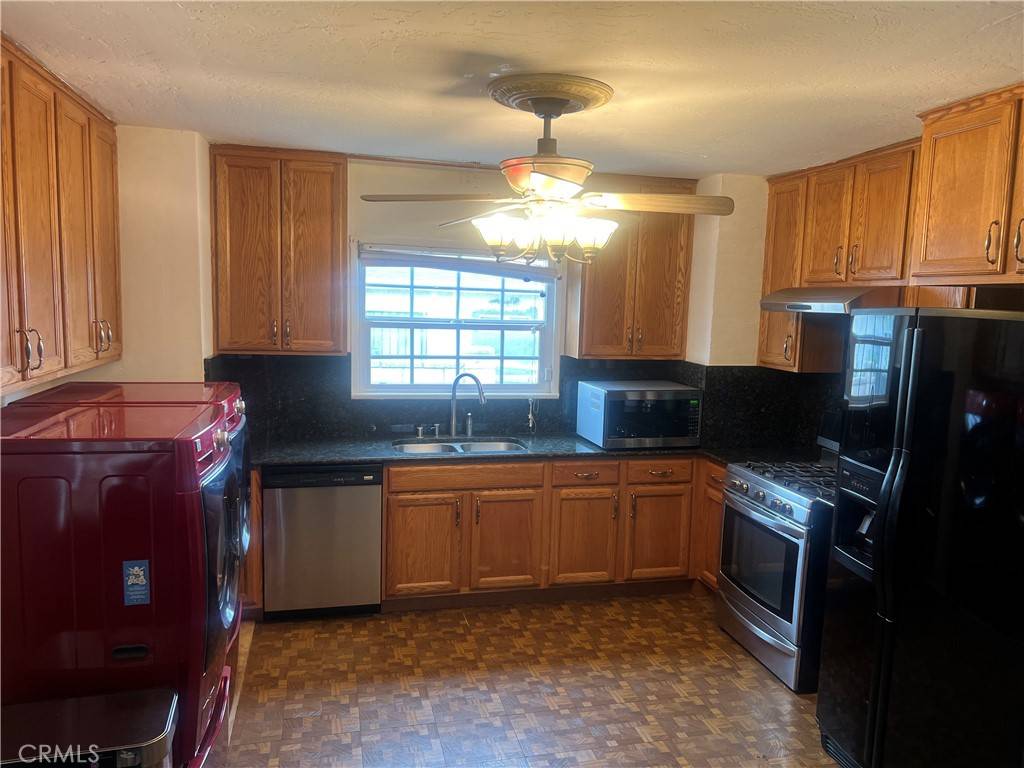 San Bernardino, CA 92411,543 Flores ST