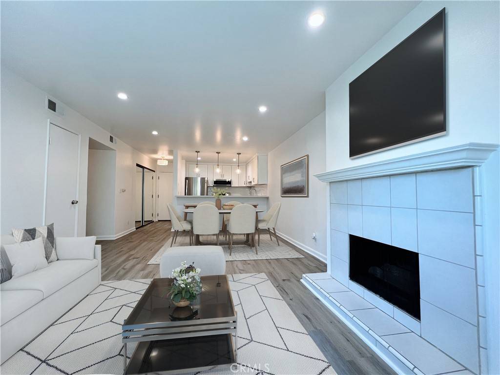 Los Angeles, CA 90068,1940 N Highland AVE #25