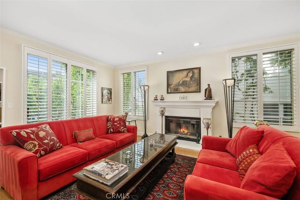 Toluca Lake, CA 91602,4406 Moorpark WAY