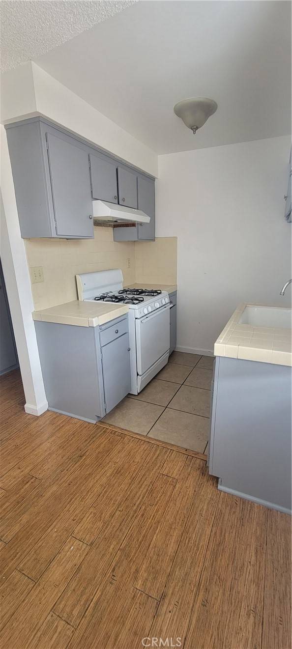 Hawthorne, CA 90250,4370 W 141 ST
