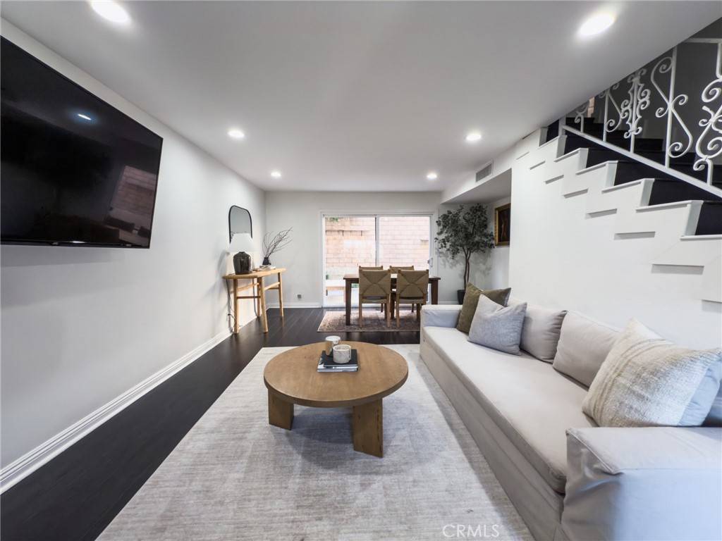 Agoura Hills, CA 91301,5275 Colodny DR #4