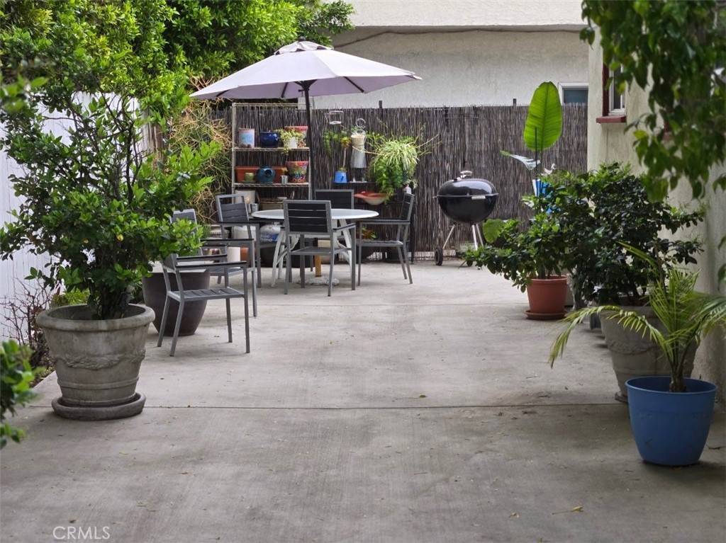 Sherman Oaks, CA 91423,4949 Coldwater Canyon AVE #1
