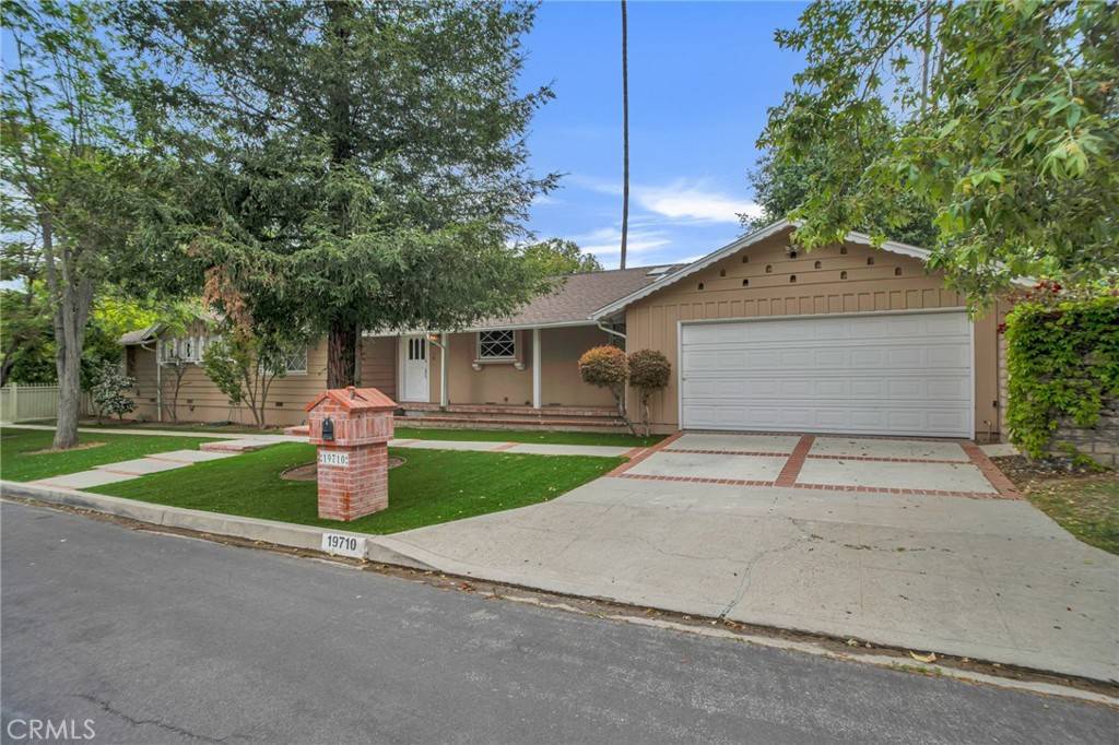 Woodland Hills, CA 91364,19710 Henshaw ST