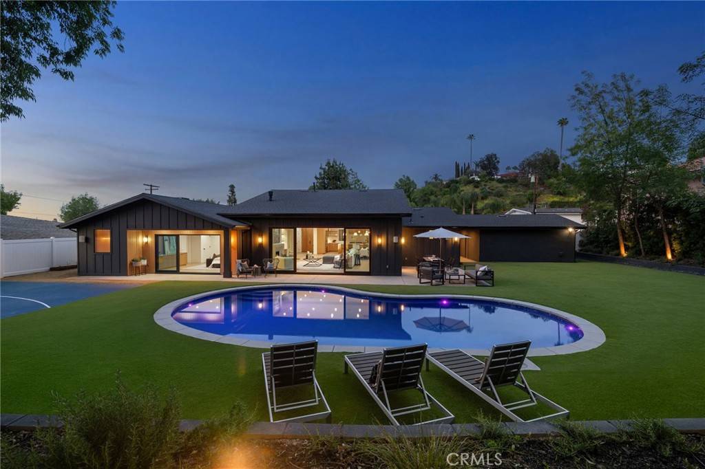 Woodland Hills, CA 91364,20215 Lorenzana DR