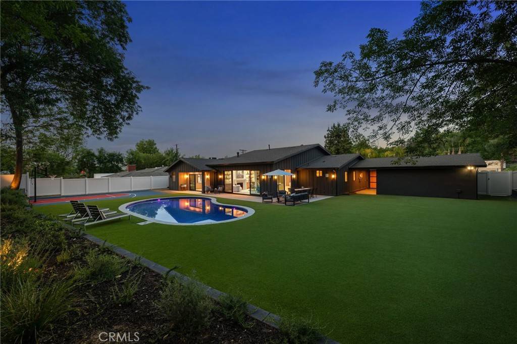 Woodland Hills, CA 91364,20215 Lorenzana DR