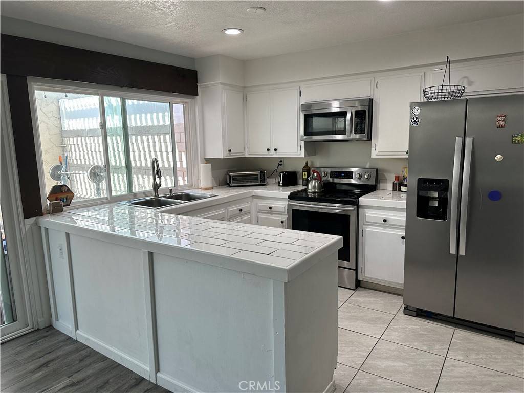 Newhall, CA 91321,25260 Avenida Dorena