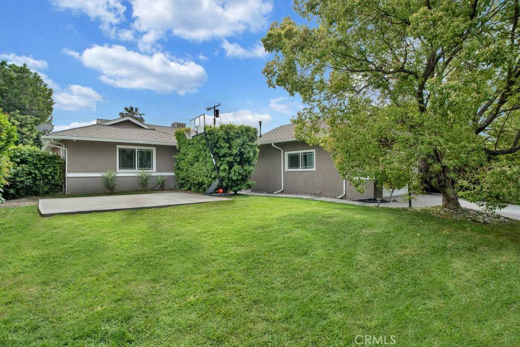 Woodland Hills, CA 91367,23812 Calvert ST