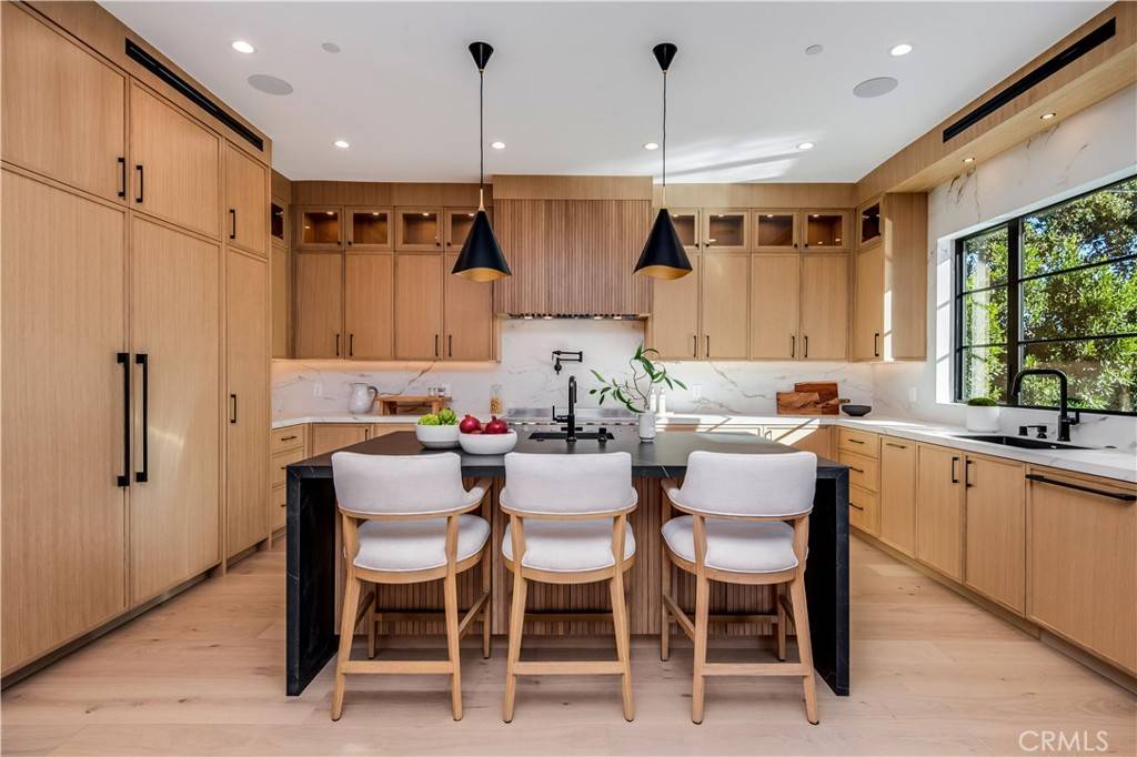 Sherman Oaks, CA 91423,13602 Morrison ST