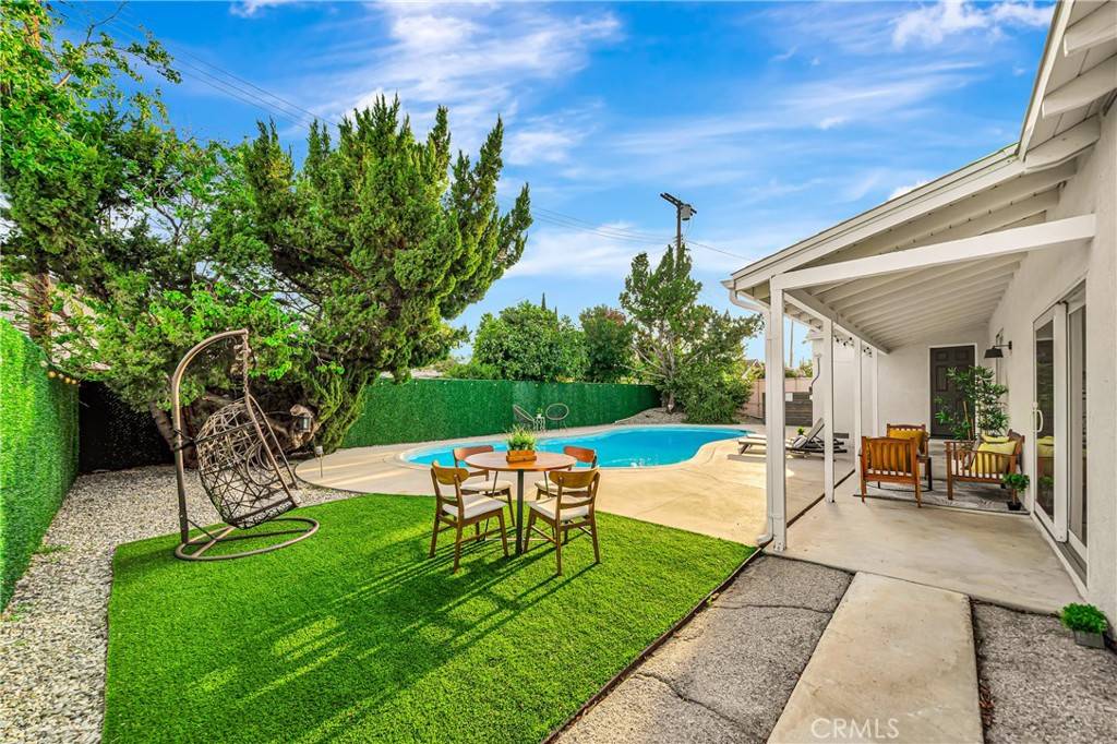 Winnetka, CA 91306,20742 Lull ST