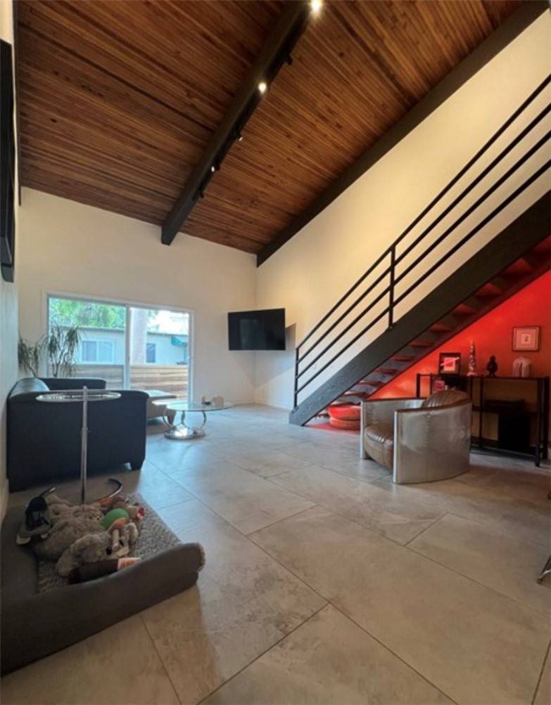 Encino, CA 91316,5460 White Oak AVE #A305