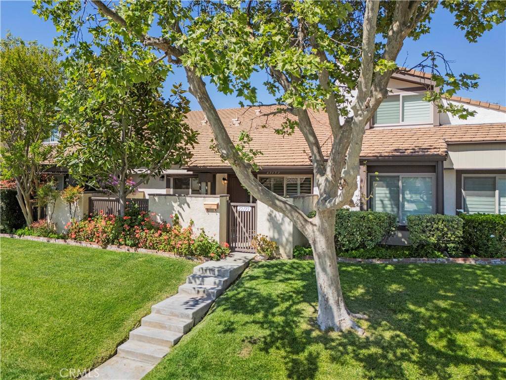 Valencia, CA 91355,25795 Vista Fairways DR