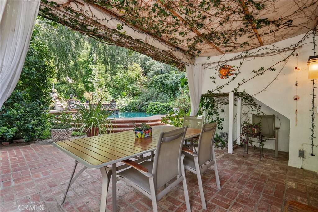 Encino, CA 91436,17034 Escalon DR