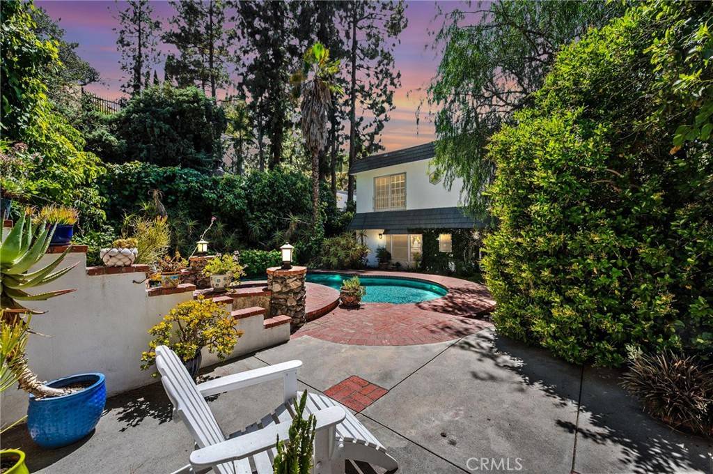 Encino, CA 91436,17034 Escalon DR