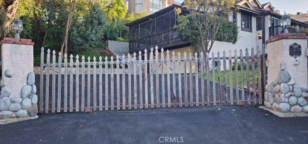 Calabasas, CA 91302,23650 Clover TRL