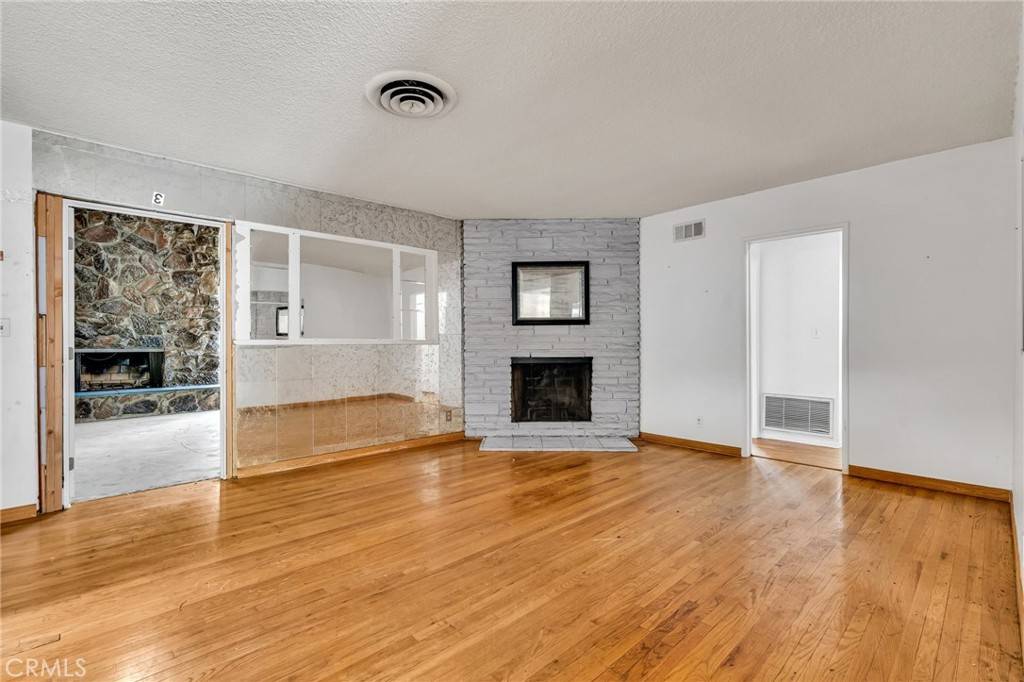 Lake Balboa, CA 91406,7038 Mclennan AVE