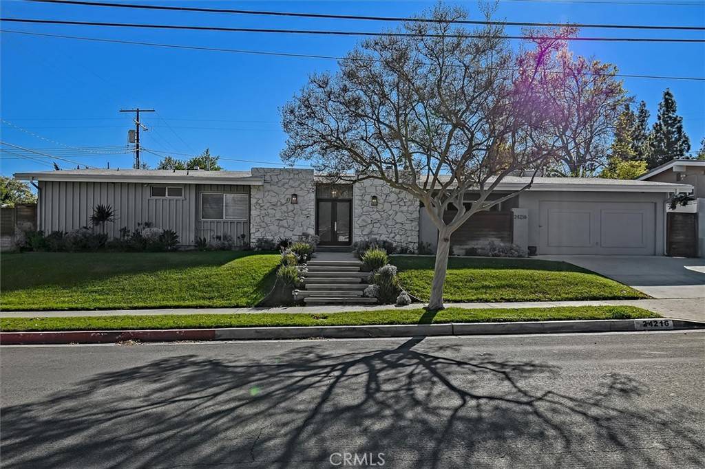 Woodland Hills, CA 91367,24216 Calvert ST