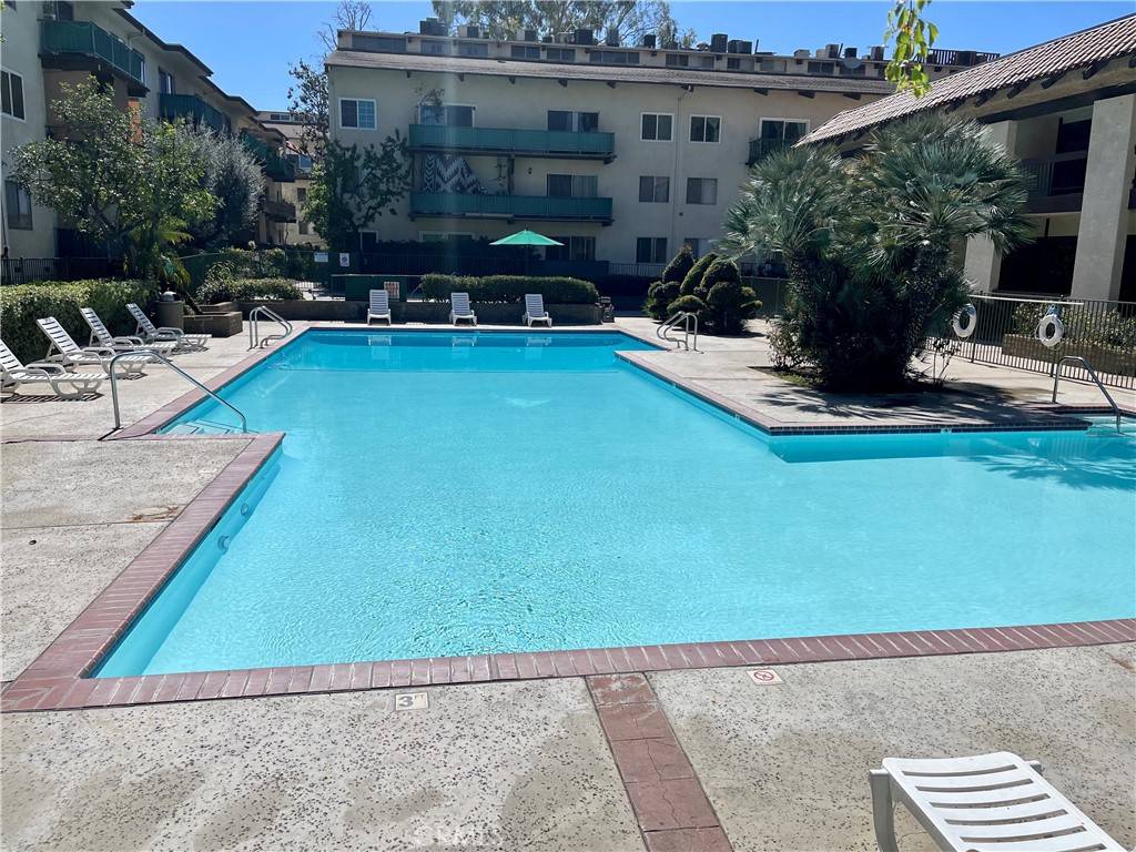 Encino, CA 91316,5460 White Oak AVE #C313