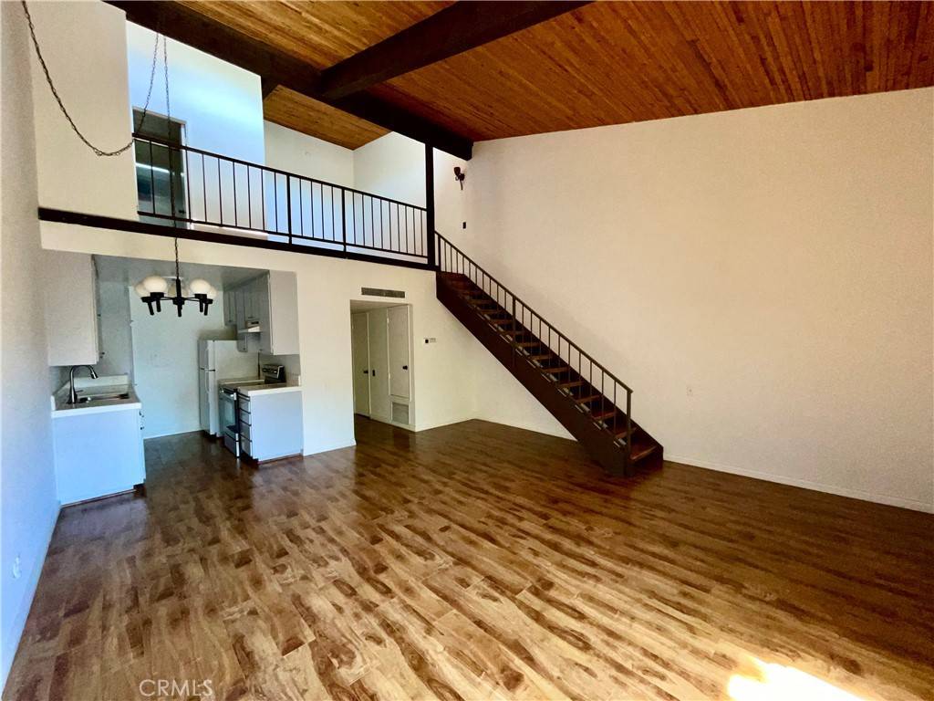 Encino, CA 91316,5460 White Oak AVE #C313