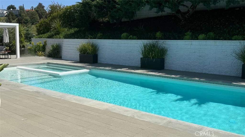 Woodland Hills, CA 91364,21700 Mulholland DR