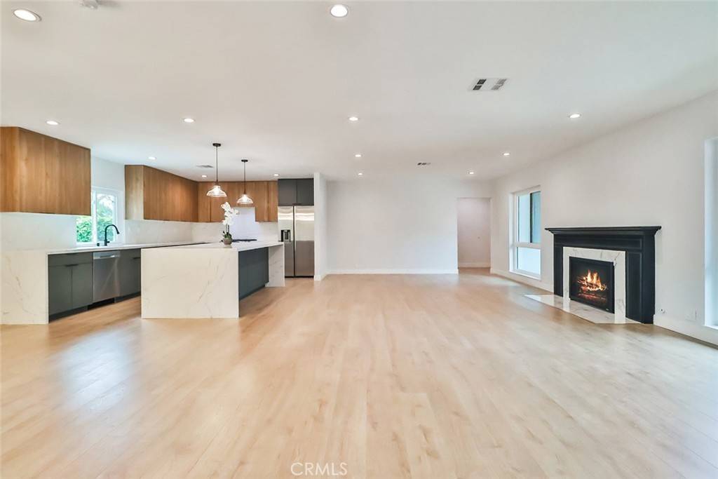 Thousand Oaks, CA 91360,8 W Janss RD