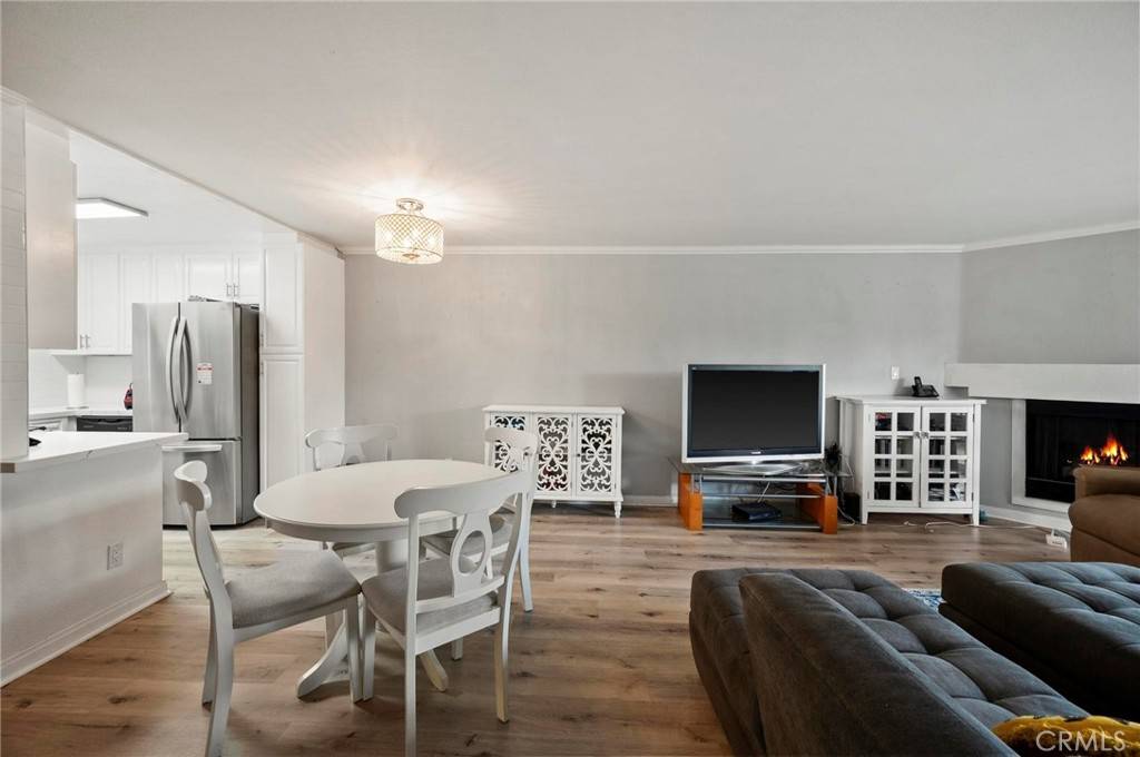 Woodland Hills, CA 91367,21400 Burbank BLVD #220