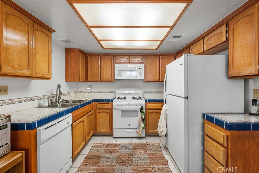 Lancaster, CA 93535,1836 E Avenue J2 #5