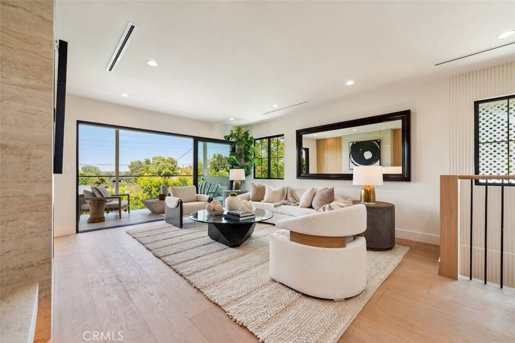 Sherman Oaks, CA 91423,13817 Valley Vista BLVD