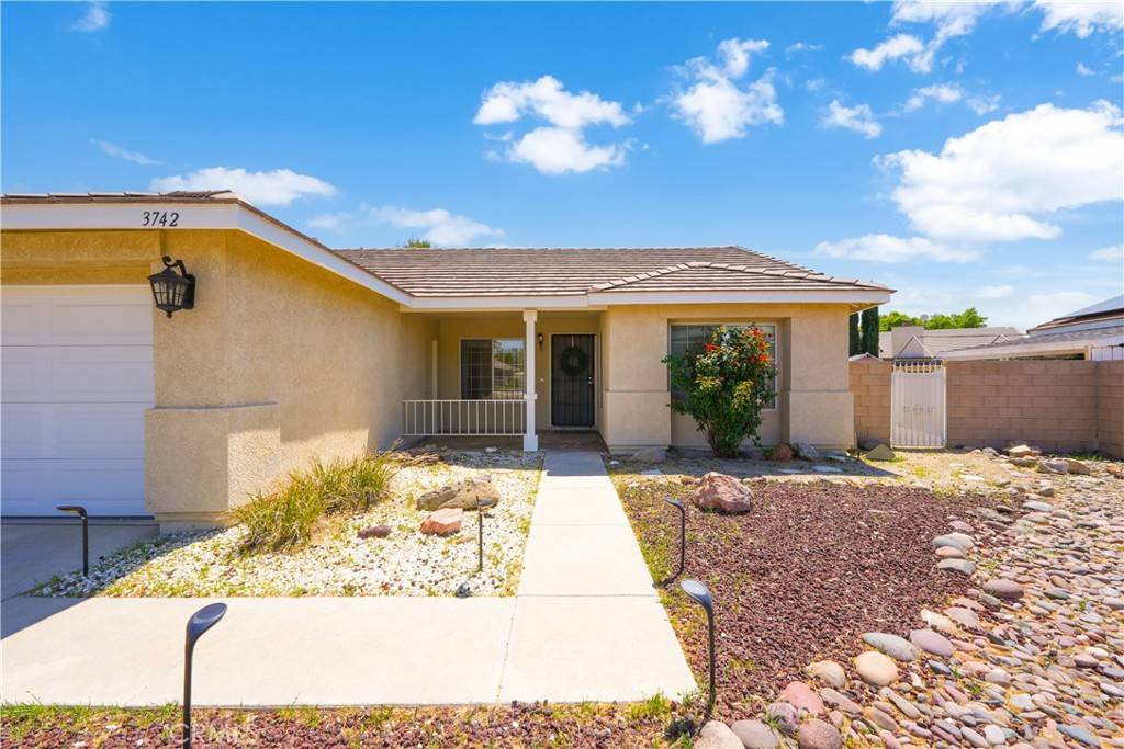 Rosamond, CA 93560,3742 Hickory CT