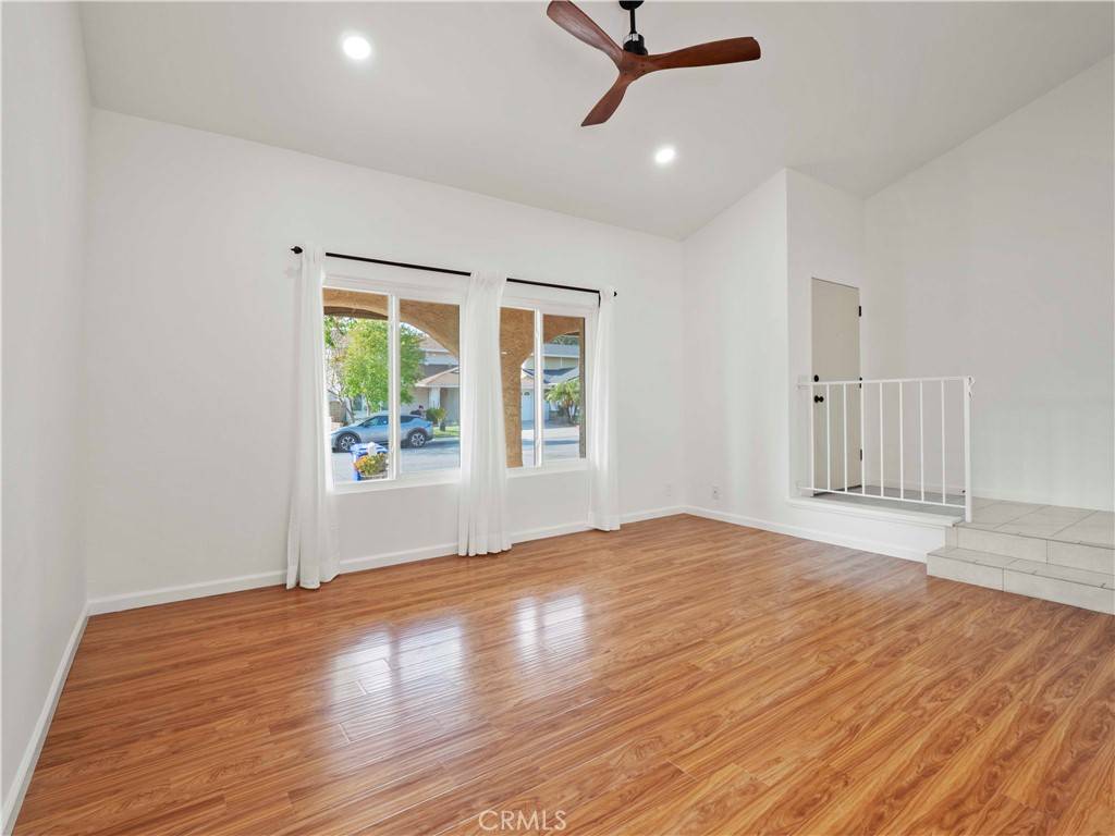Saugus, CA 91350,27572 Caraway LN