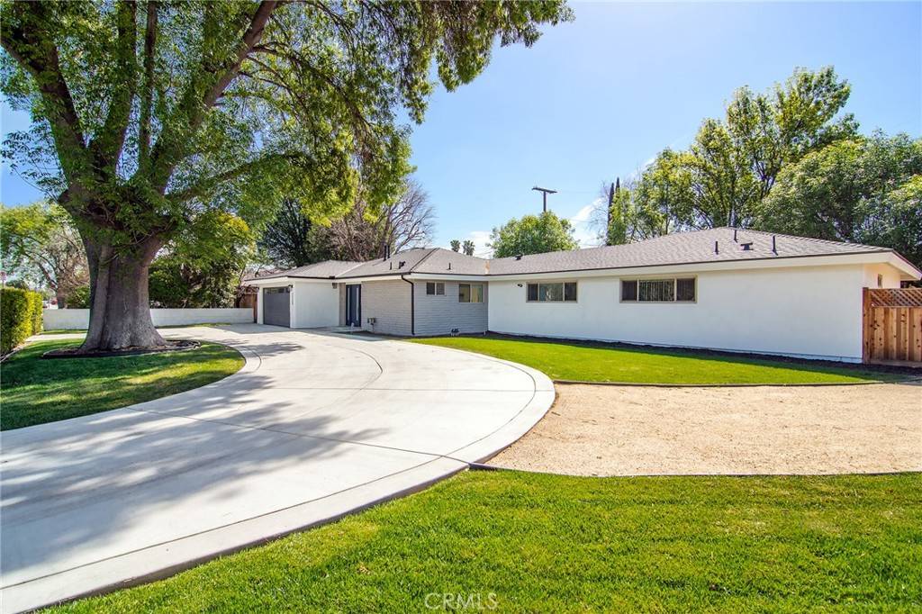 Woodland Hills, CA 91367,22548 Victory BLVD