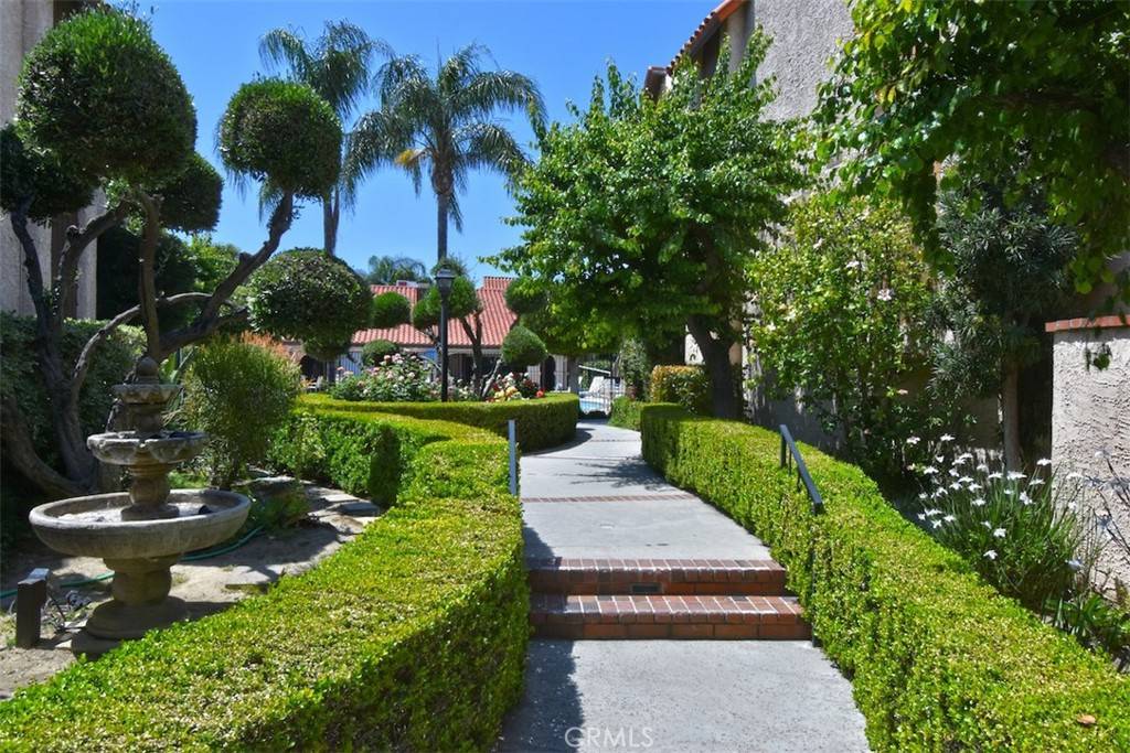 Burbank, CA 91504,1711 Grismer AVE #33