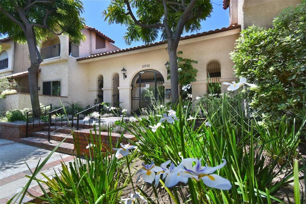 Burbank, CA 91504,1711 Grismer AVE #33