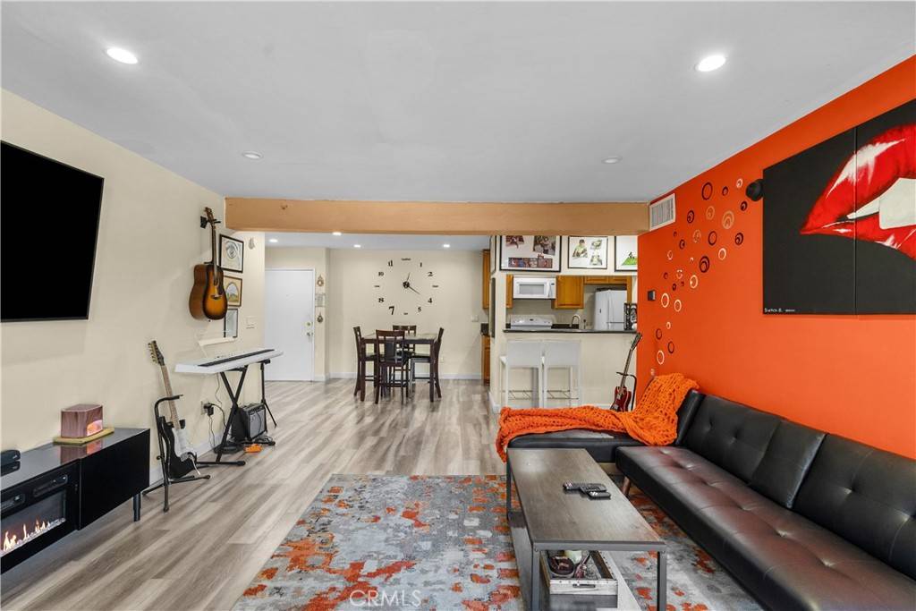 Encino, CA 91316,5460 White Oak AVE #C204