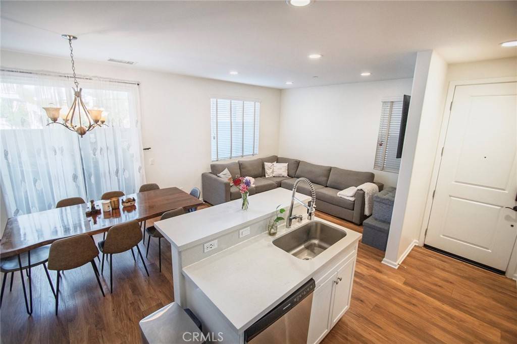 Pacoima, CA 91331,10348 Diamond WAY