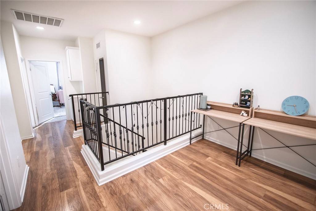 Pacoima, CA 91331,10348 Diamond WAY
