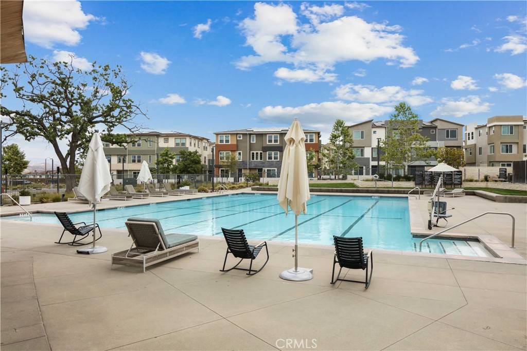 Valencia, CA 91381,26973 Prospector RD #203