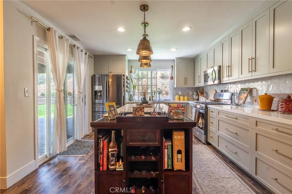 Saugus, CA 91350,27295 Via Marcia