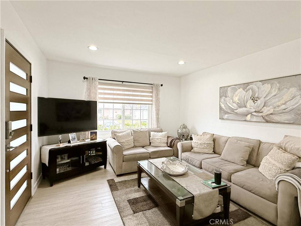 Encino, CA 91316,17968 Martha ST
